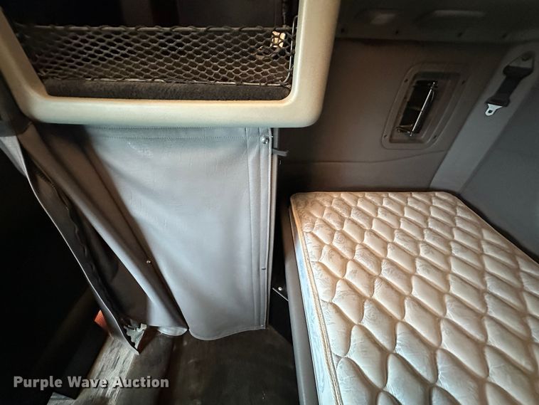 image for item DR6086 2008 Peterbilt 386  semi truck