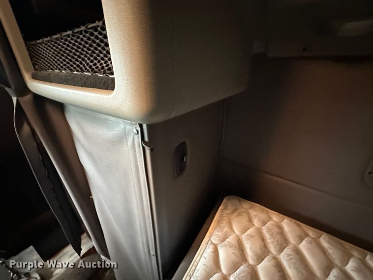 image for item DR6086 2008 Peterbilt 386  semi truck