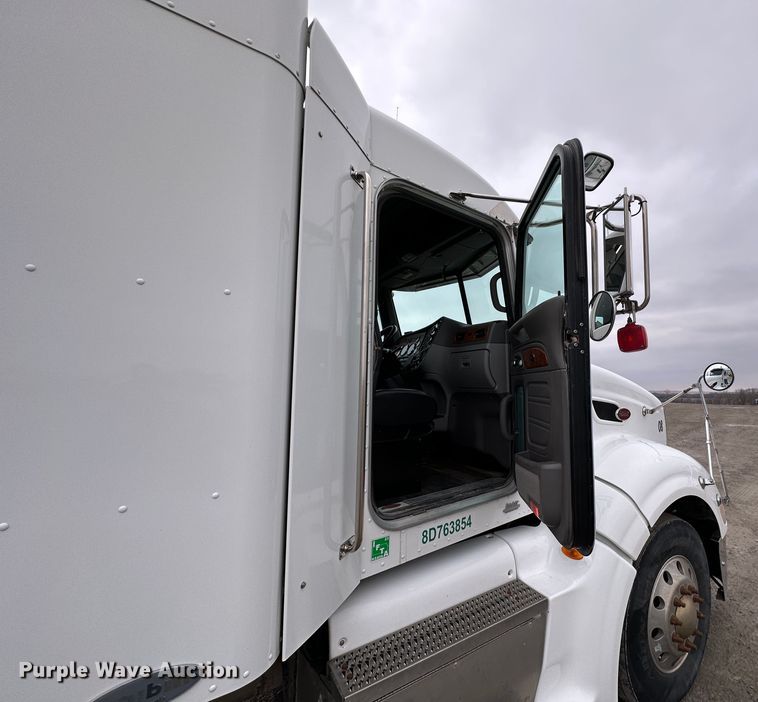 image for item DR6086 2008 Peterbilt 386  semi truck