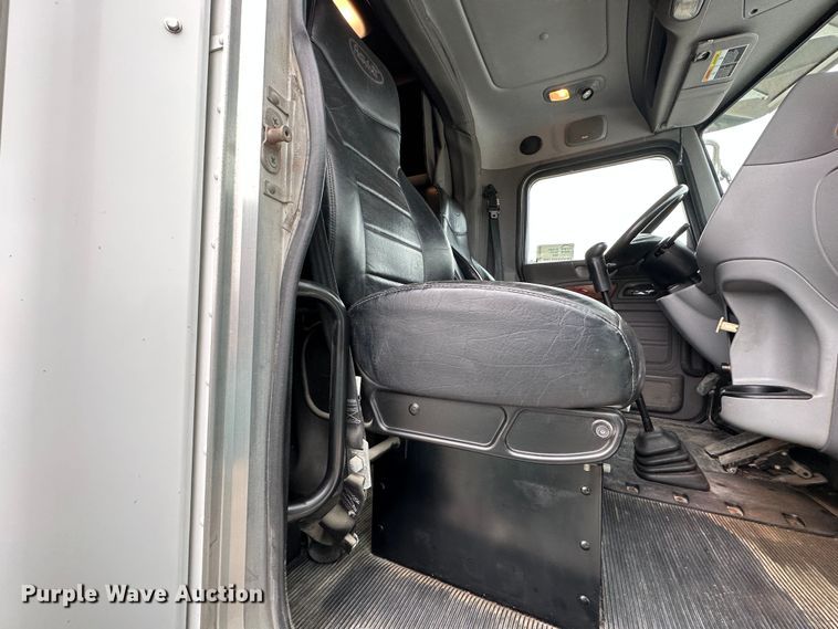 image for item DR6086 2008 Peterbilt 386  semi truck