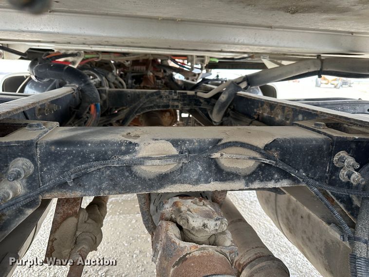 image for item DR6086 2008 Peterbilt 386  semi truck