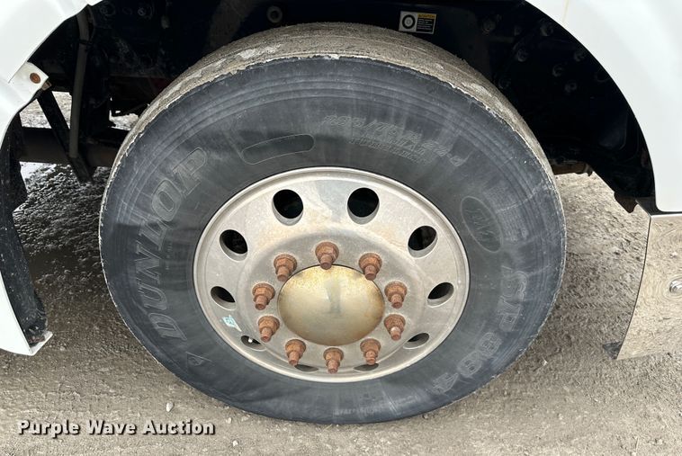 image for item DR6086 2008 Peterbilt 386  semi truck