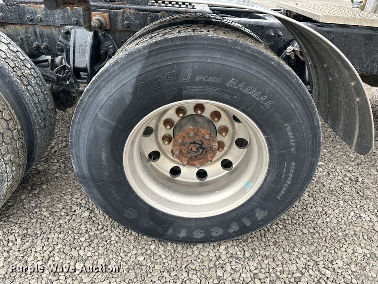 image for item DR6086 2008 Peterbilt 386  semi truck