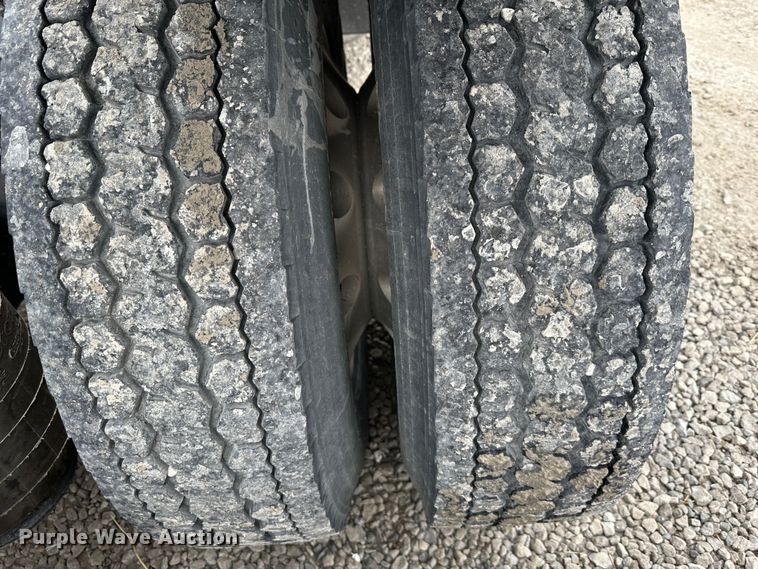 image for item DR6086 2008 Peterbilt 386  semi truck