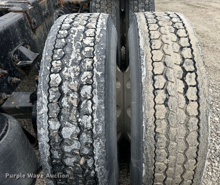 image for item DR6086 2008 Peterbilt 386  semi truck