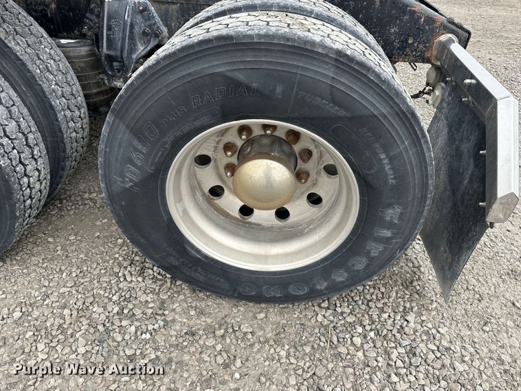 image for item DR6086 2008 Peterbilt 386  semi truck