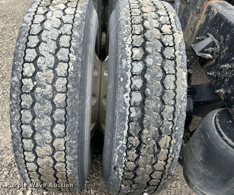 image for item DR6086 2008 Peterbilt 386  semi truck