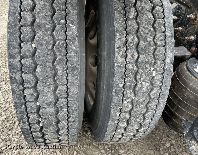 image for item DR6086 2008 Peterbilt 386  semi truck