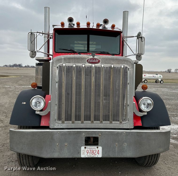 image for item DR6087 1993 Peterbilt 379  semi truck