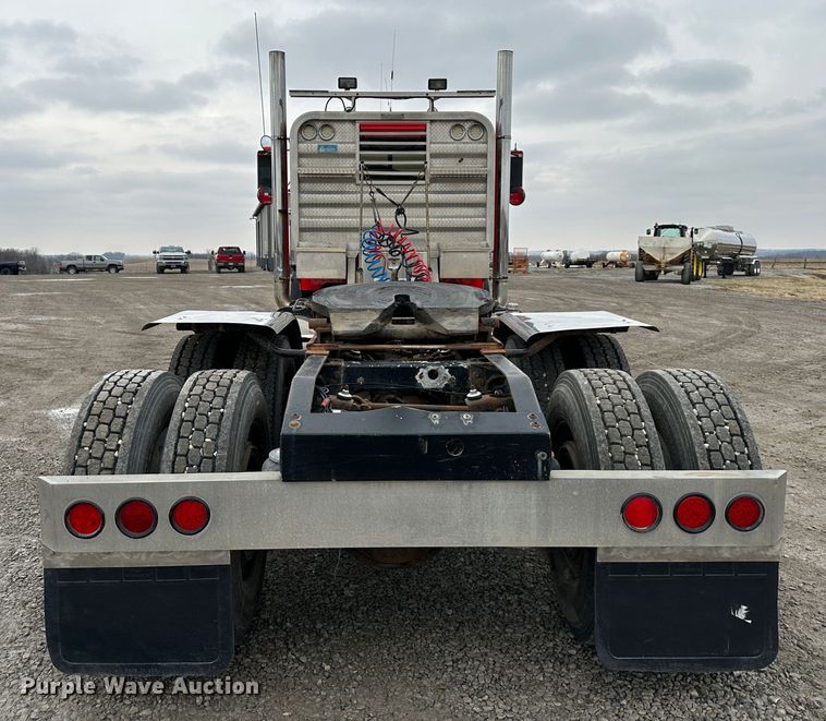 image for item DR6087 1993 Peterbilt 379  semi truck