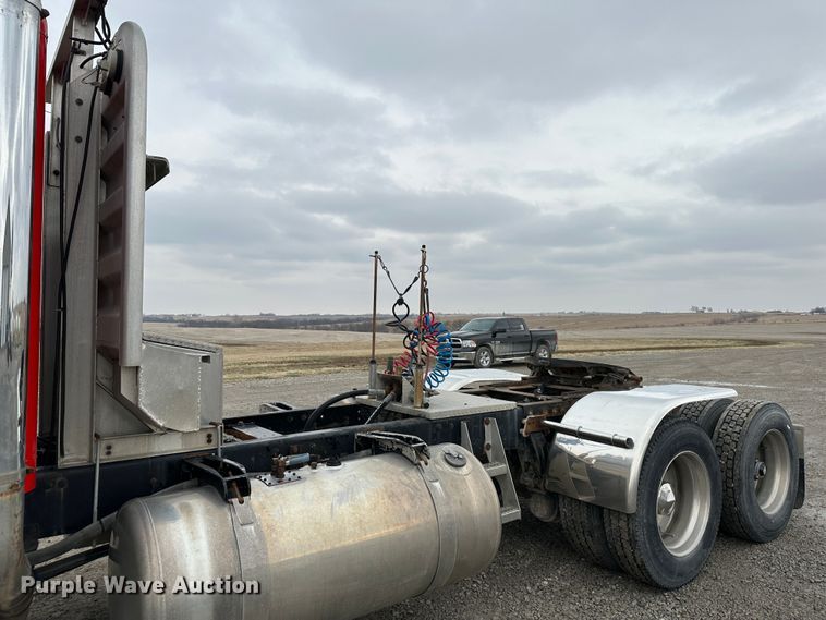 image for item DR6087 1993 Peterbilt 379  semi truck