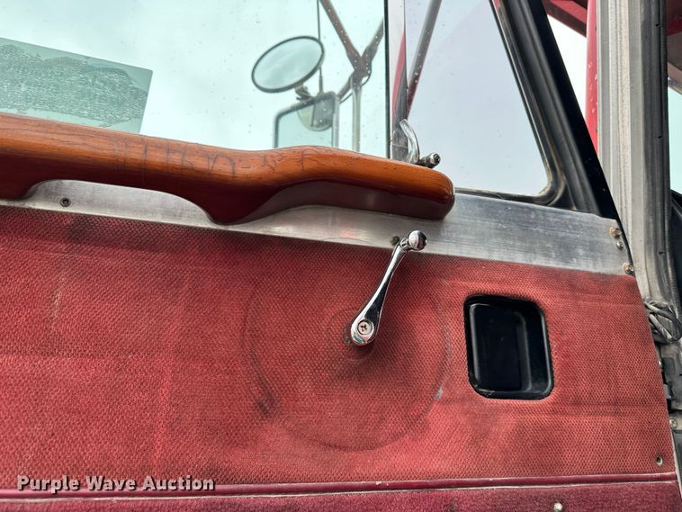 image for item DR6087 1993 Peterbilt 379  semi truck