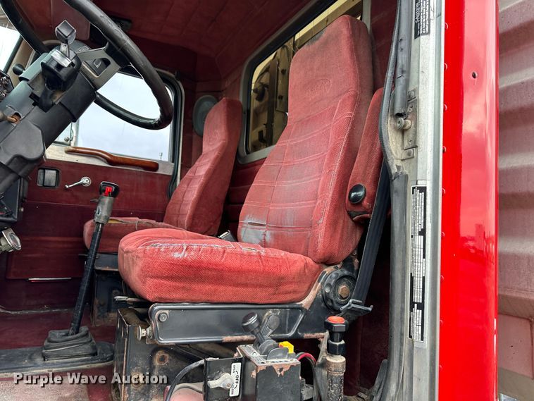 image for item DR6087 1993 Peterbilt 379  semi truck