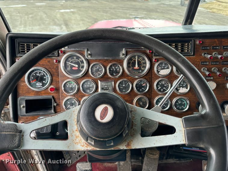 image for item DR6087 1993 Peterbilt 379  semi truck