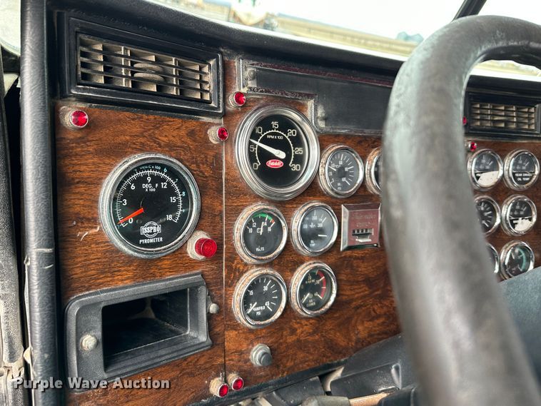 image for item DR6087 1993 Peterbilt 379  semi truck