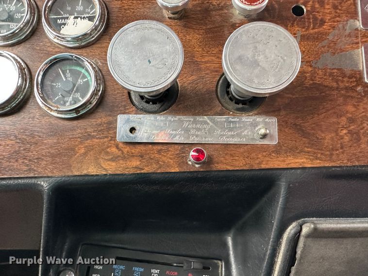 image for item DR6087 1993 Peterbilt 379  semi truck