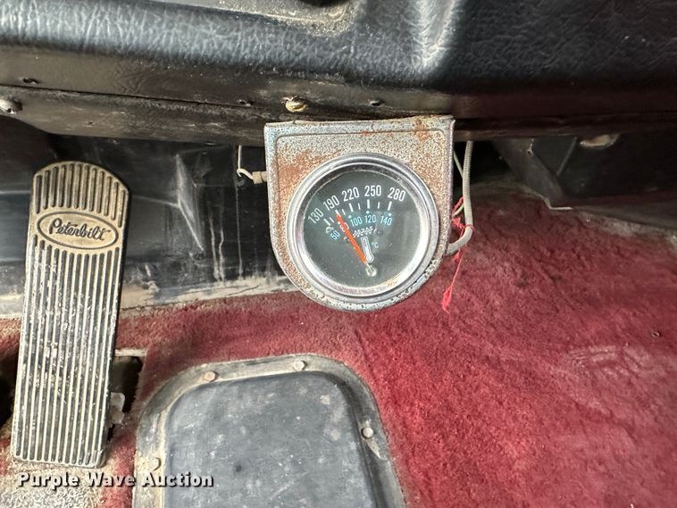 image for item DR6087 1993 Peterbilt 379  semi truck