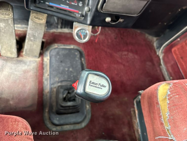 image for item DR6087 1993 Peterbilt 379  semi truck