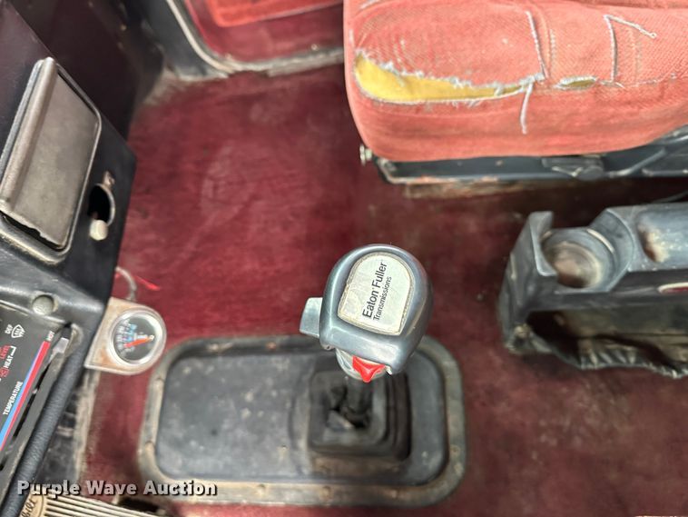 image for item DR6087 1993 Peterbilt 379  semi truck