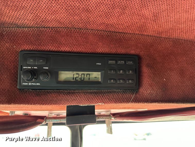 image for item DR6087 1993 Peterbilt 379  semi truck