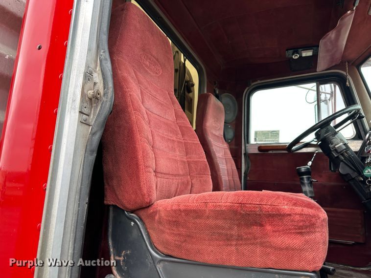 image for item DR6087 1993 Peterbilt 379  semi truck