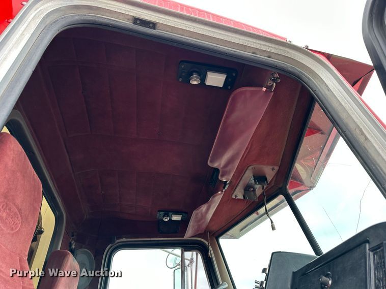 image for item DR6087 1993 Peterbilt 379  semi truck