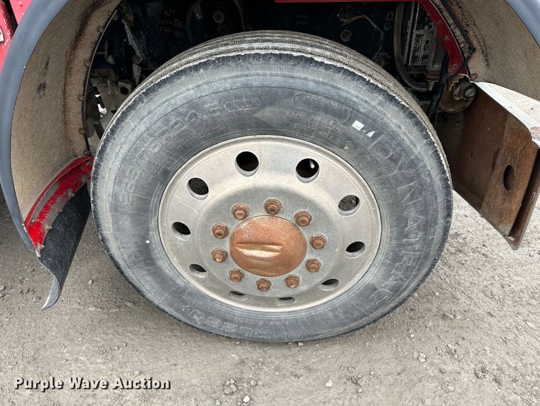 image for item DR6087 1993 Peterbilt 379  semi truck