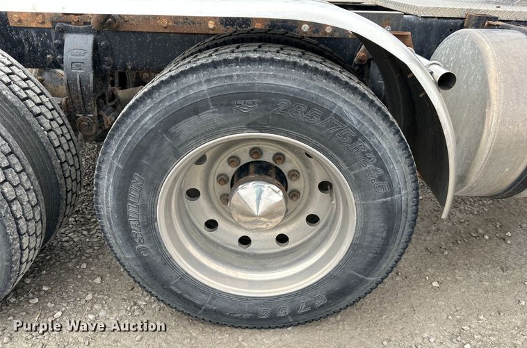 image for item DR6087 1993 Peterbilt 379  semi truck