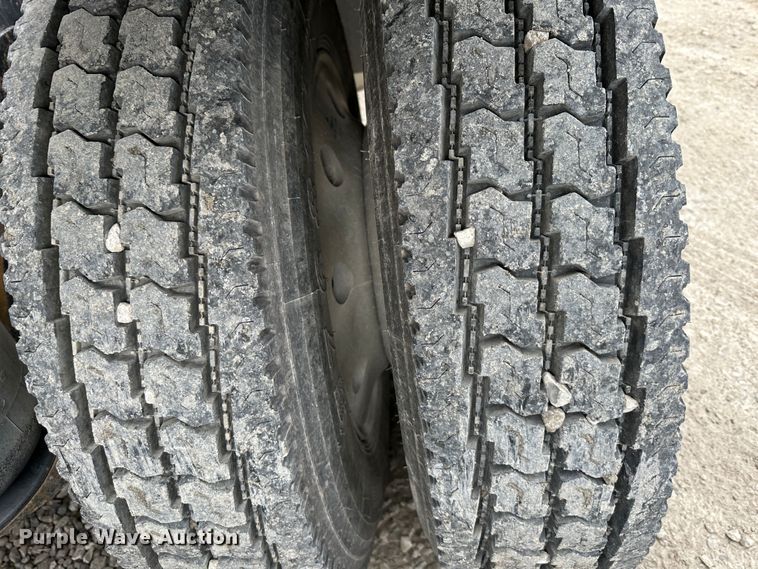 image for item DR6087 1993 Peterbilt 379  semi truck