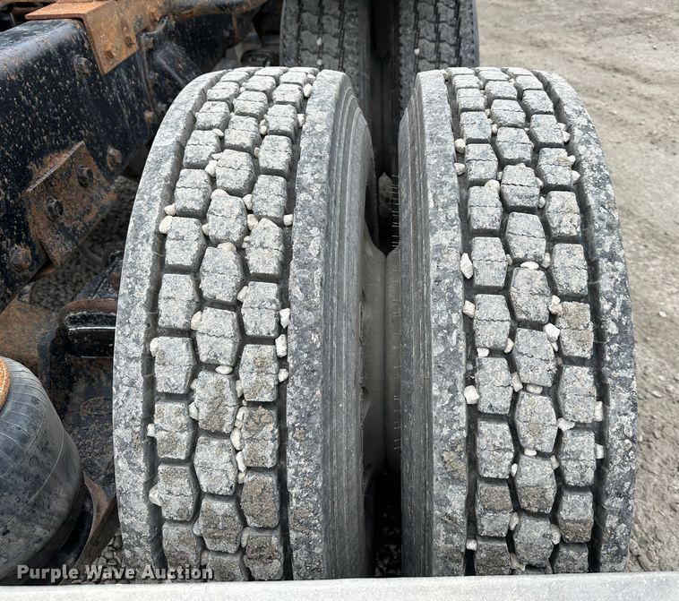 image for item DR6087 1993 Peterbilt 379  semi truck