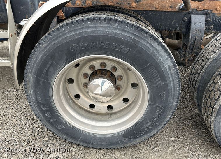 image for item DR6087 1993 Peterbilt 379  semi truck