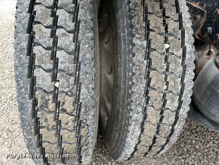 image for item DR6087 1993 Peterbilt 379  semi truck