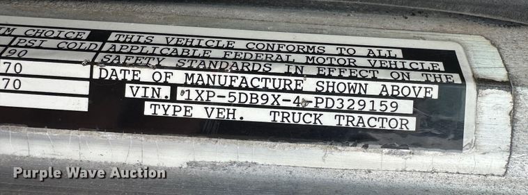 image for item DR6087 1993 Peterbilt 379  semi truck