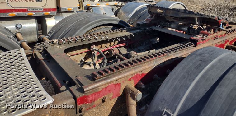 image for item DR8281 2004 Kenworth T800  semi truck