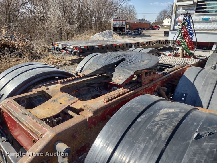 image for item DR8281 2004 Kenworth T800  semi truck