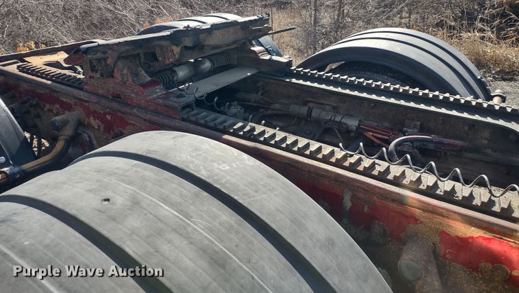 image for item DR8281 2004 Kenworth T800  semi truck