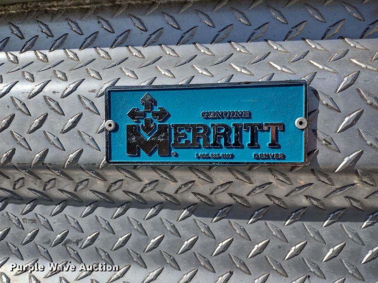 image for item DR8281 2004 Kenworth T800  semi truck