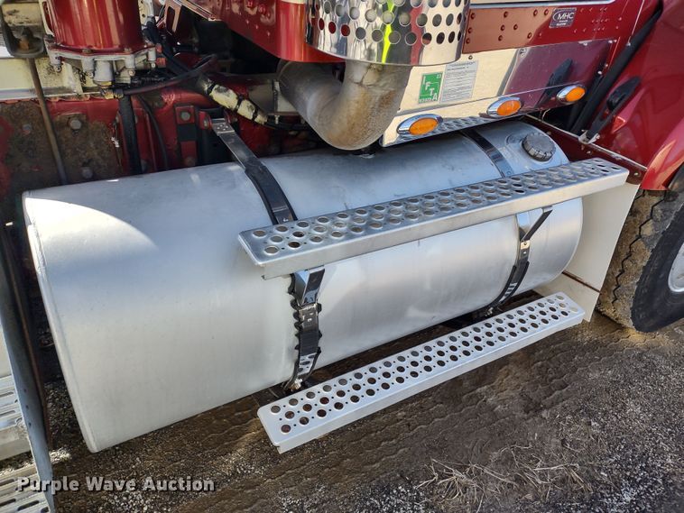 image for item DR8281 2004 Kenworth T800  semi truck