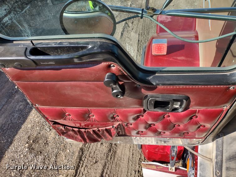 image for item DR8281 2004 Kenworth T800  semi truck