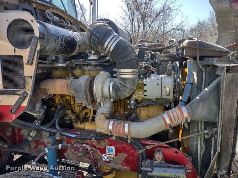 image for item DR8281 2004 Kenworth T800  semi truck