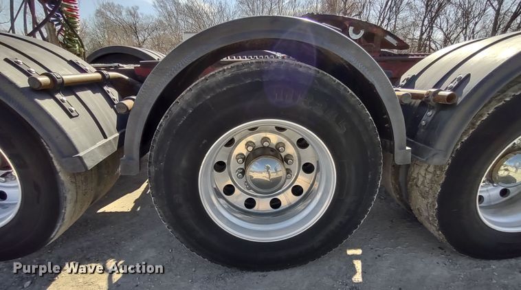 image for item DR8281 2004 Kenworth T800  semi truck