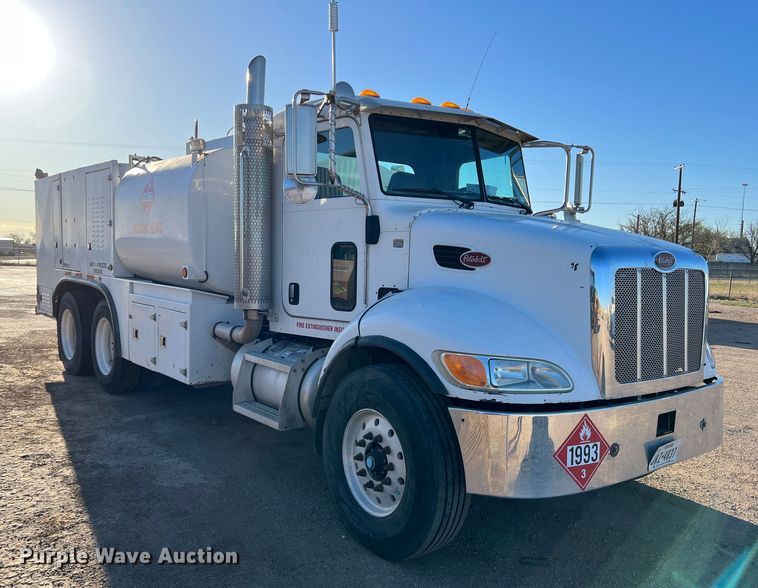 image for item DS2782 2009 Peterbilt 340  fuel / lube truck