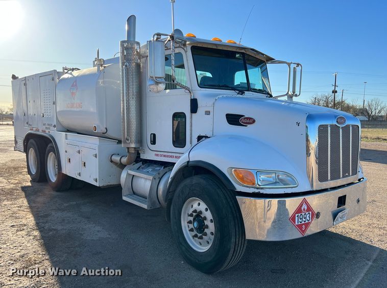 image for item DS2782 2009 Peterbilt 340  fuel / lube truck