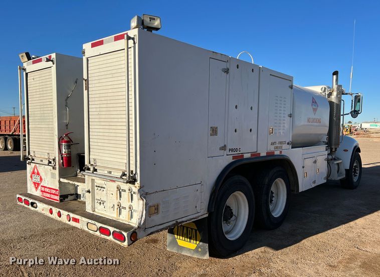 image for item DS2782 2009 Peterbilt 340  fuel / lube truck
