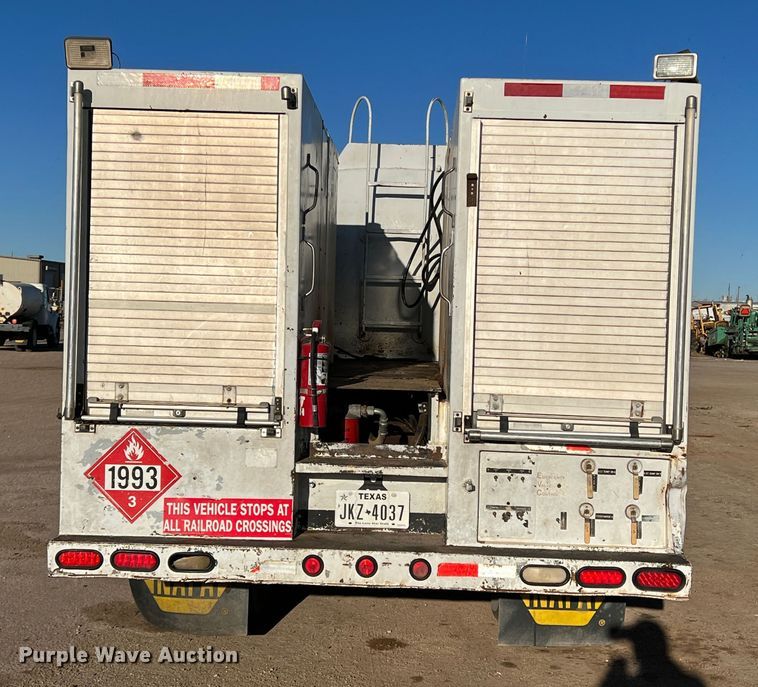 image for item DS2782 2009 Peterbilt 340  fuel / lube truck