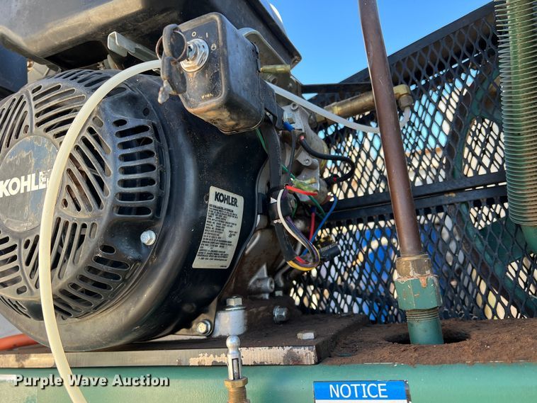 image for item DS2782 2009 Peterbilt 340  fuel / lube truck