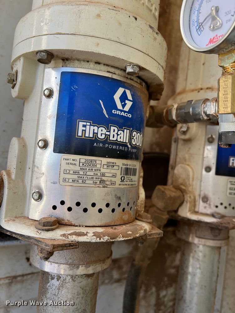 image for item DS2782 2009 Peterbilt 340  fuel / lube truck