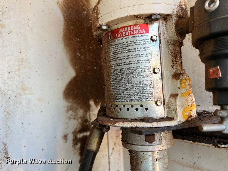 image for item DS2782 2009 Peterbilt 340  fuel / lube truck