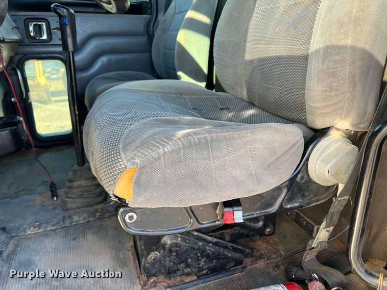 image for item DS2782 2009 Peterbilt 340  fuel / lube truck