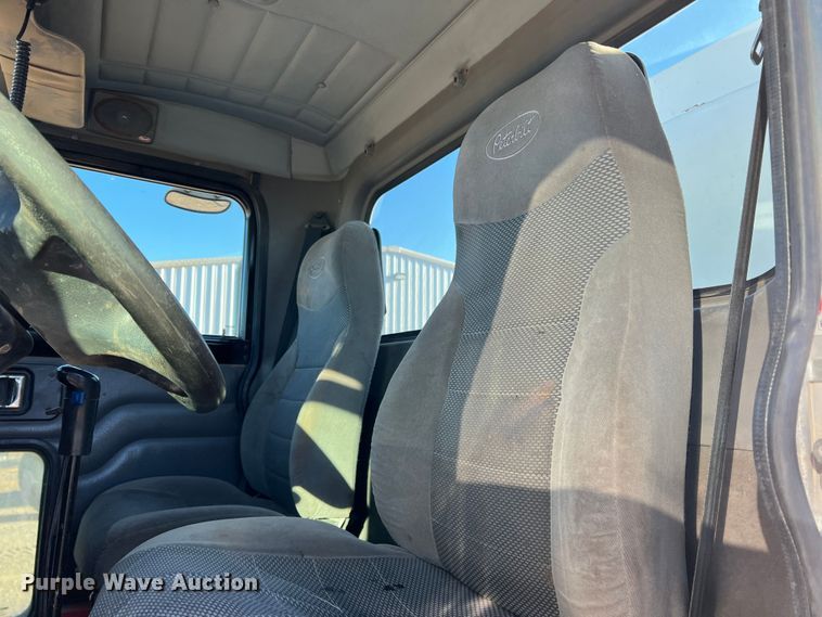 image for item DS2782 2009 Peterbilt 340  fuel / lube truck